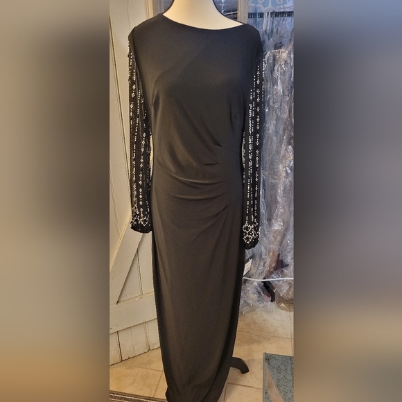 Elegant Black Evening Gown with Sheer Sleeves - Picture 5 of 8
